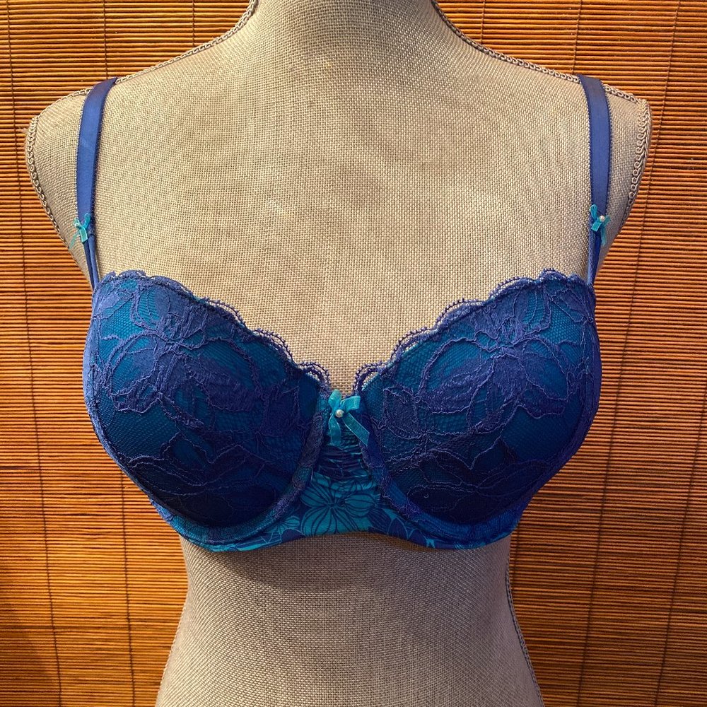VS Balconette Blue with Lace Size 36C  EUC